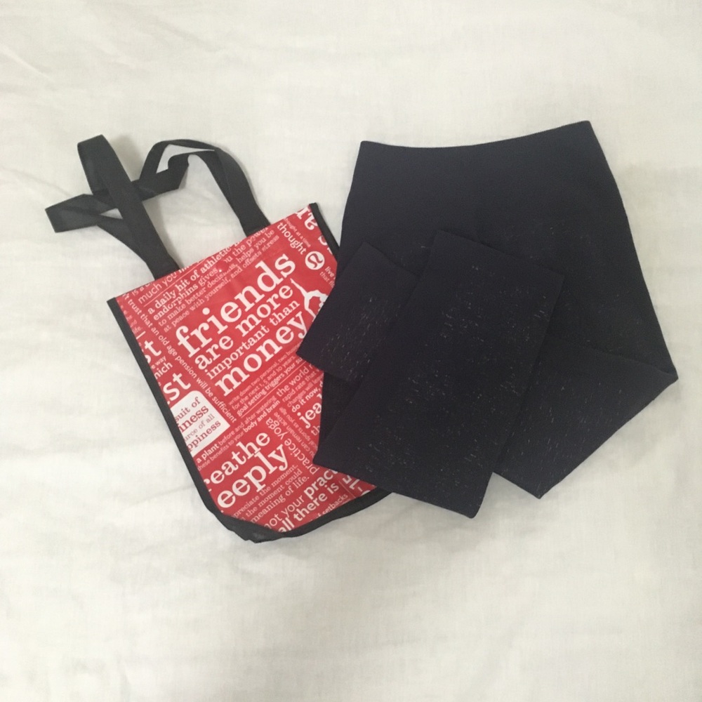 NWOT LULULEMON Free to Flow Crop Size 4